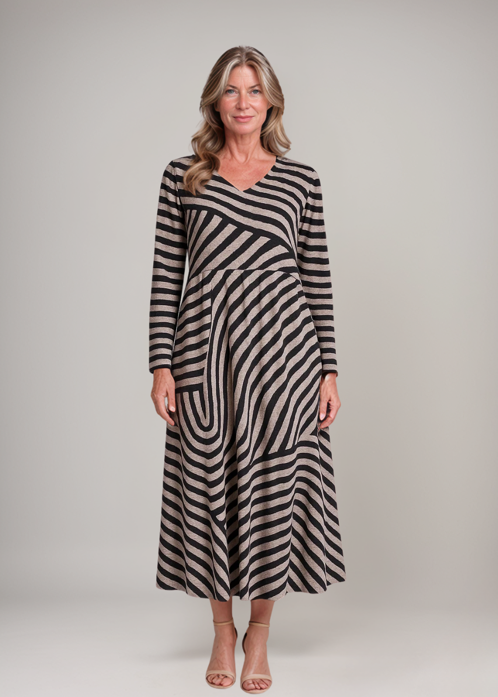 Atelier Élégance™ | Robe maxi rayée avec décolleté en V