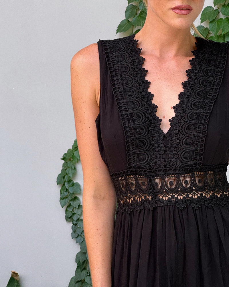 Atelier Élégance™ | Aurélie robe en Dentelle Élégante avec Décolleté en V