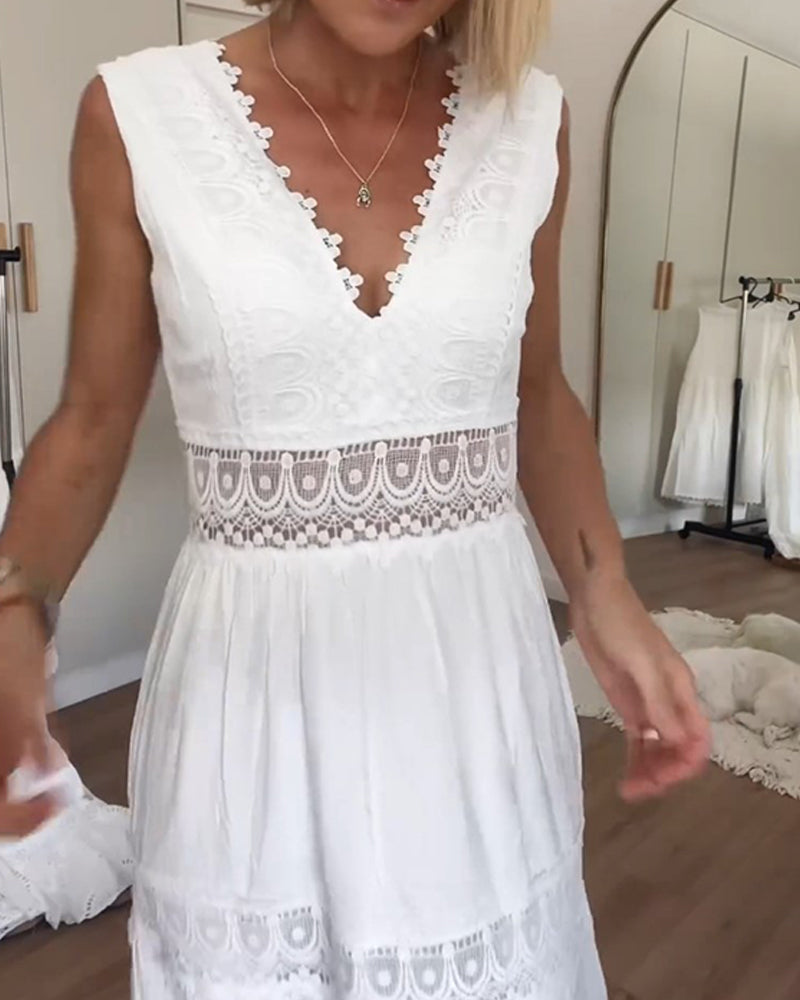 Atelier Élégance™ | Aurélie robe en Dentelle Élégante avec Décolleté en V