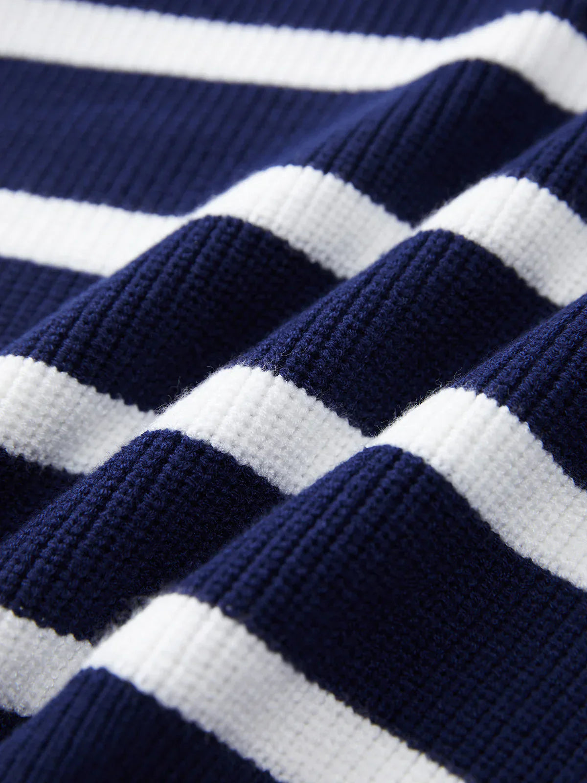 Atelier Élégance™ | Pull col montant à rayures contrastées