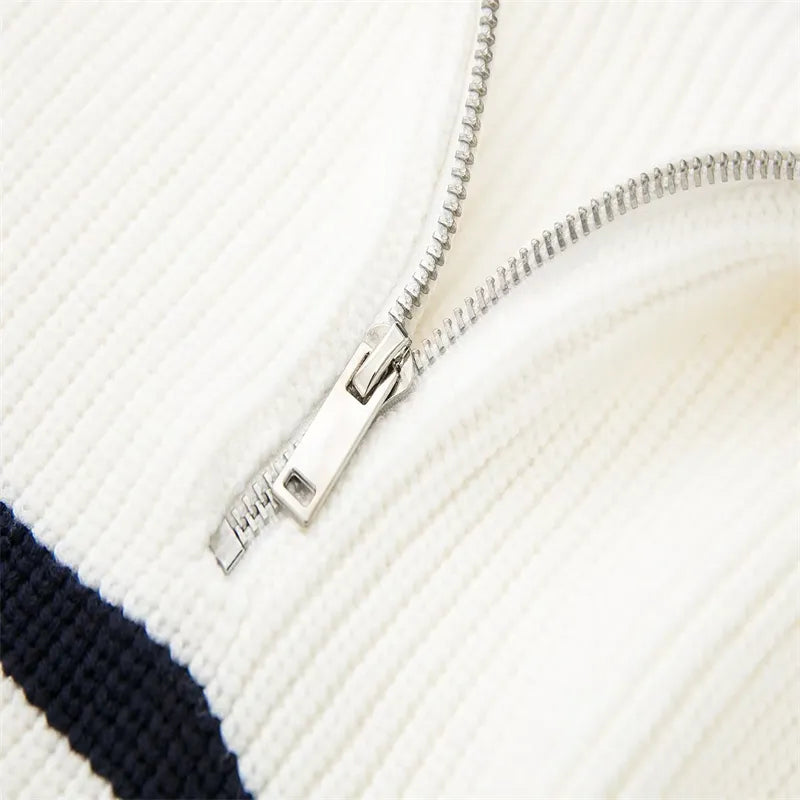 Atelier Élégance™ | Pull zippé rayé