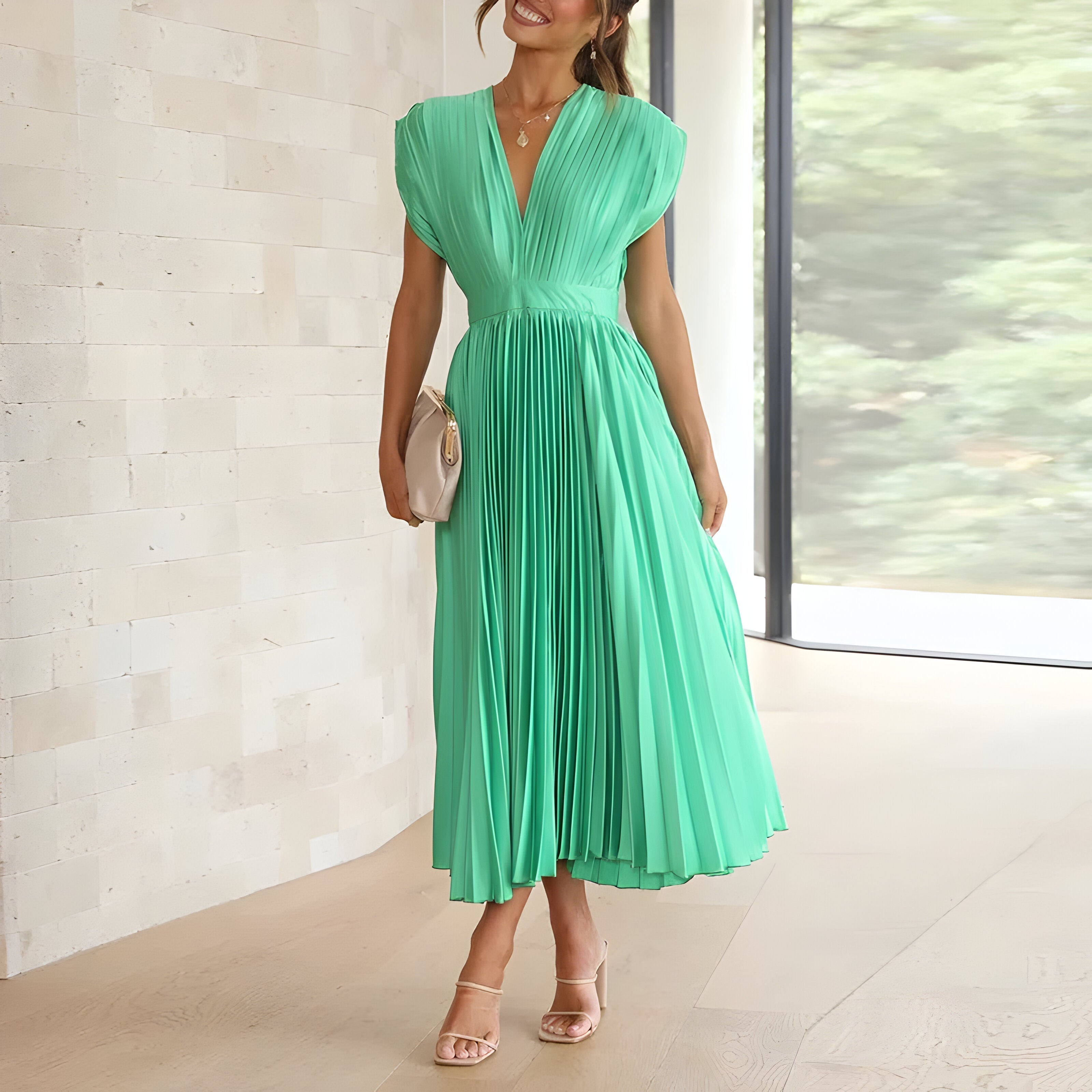 Atelier Élégance™ | Robe midi plissée à décolleté en V profond
