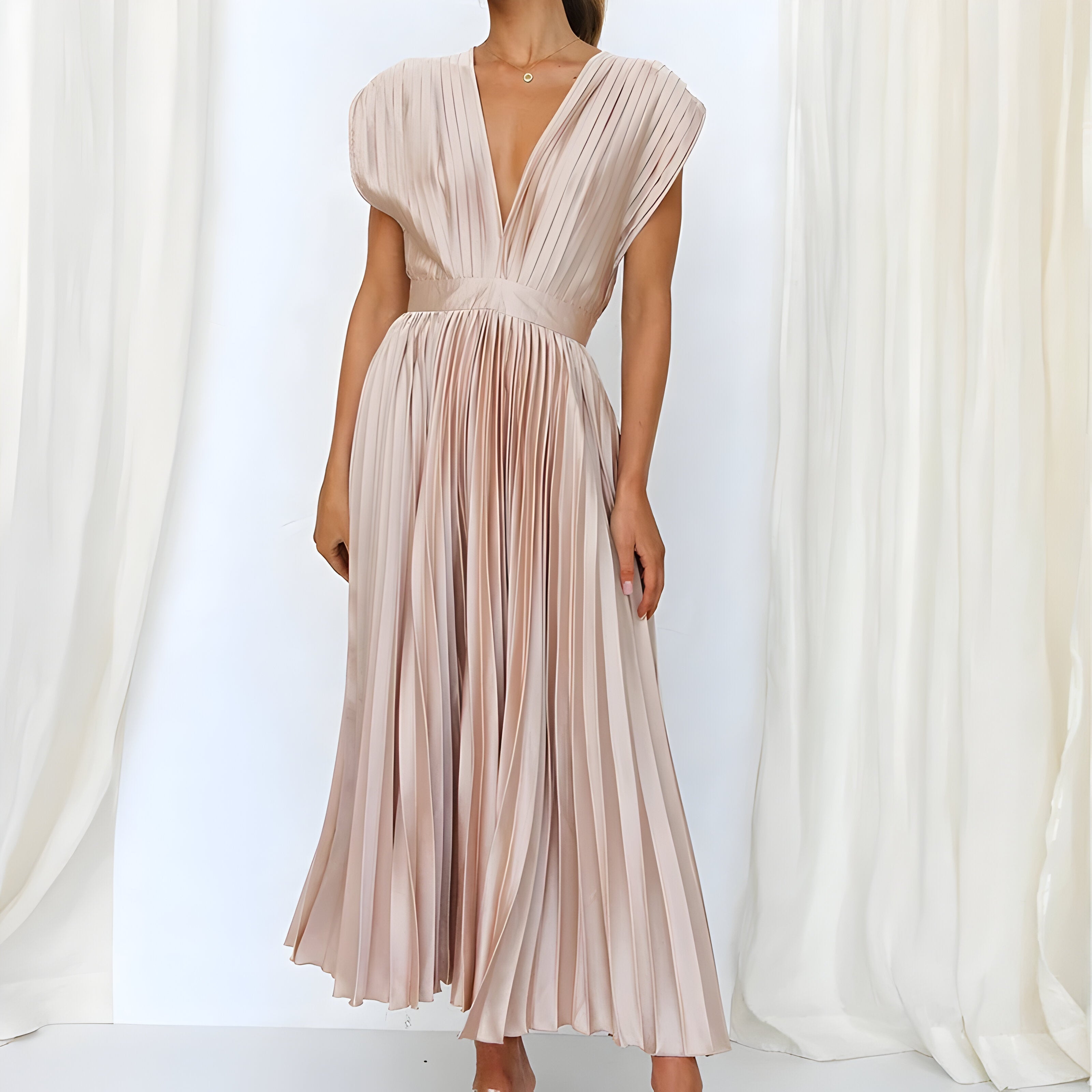 Atelier Élégance™ | Robe midi plissée à décolleté en V profond