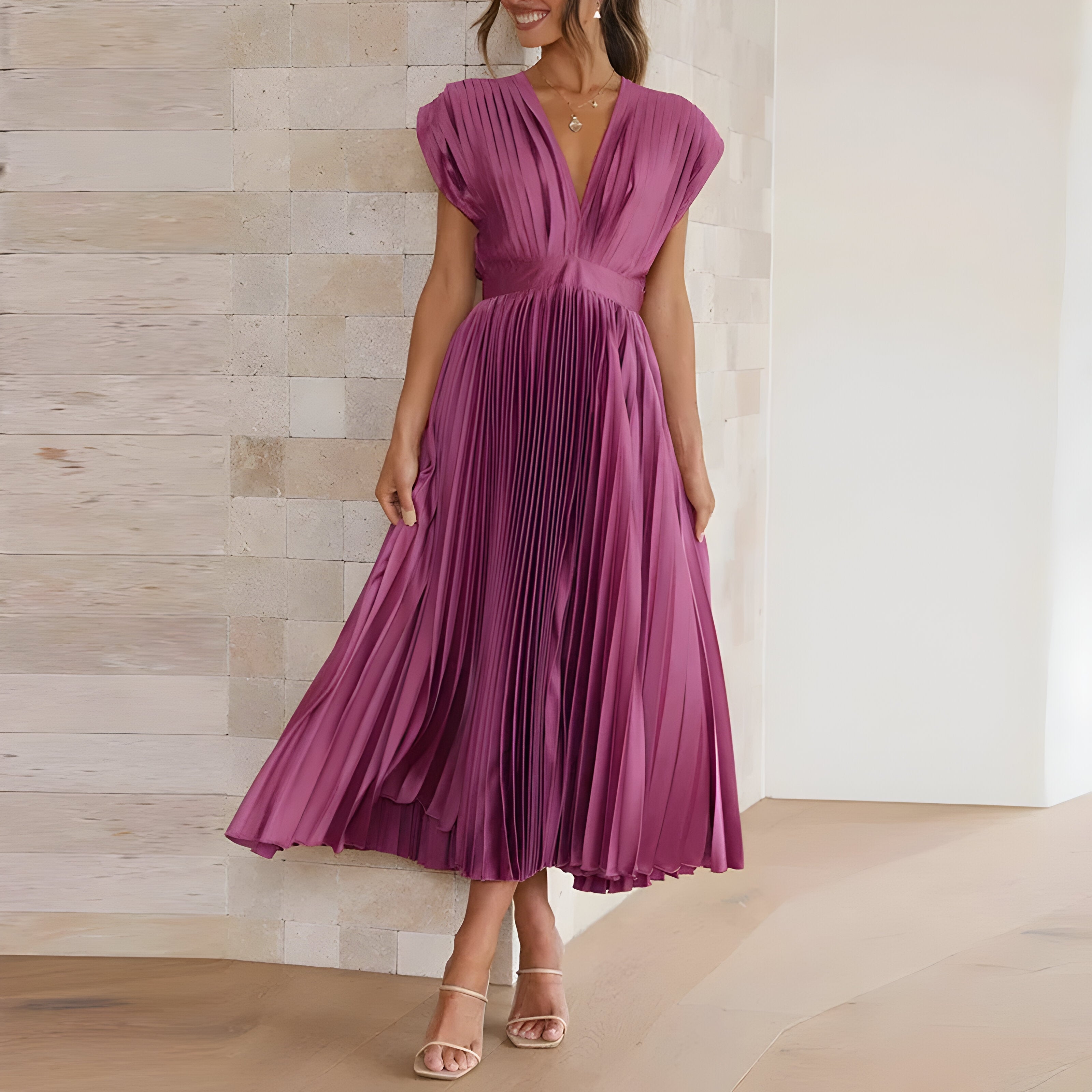 Atelier Élégance™ | Robe midi plissée à décolleté en V profond