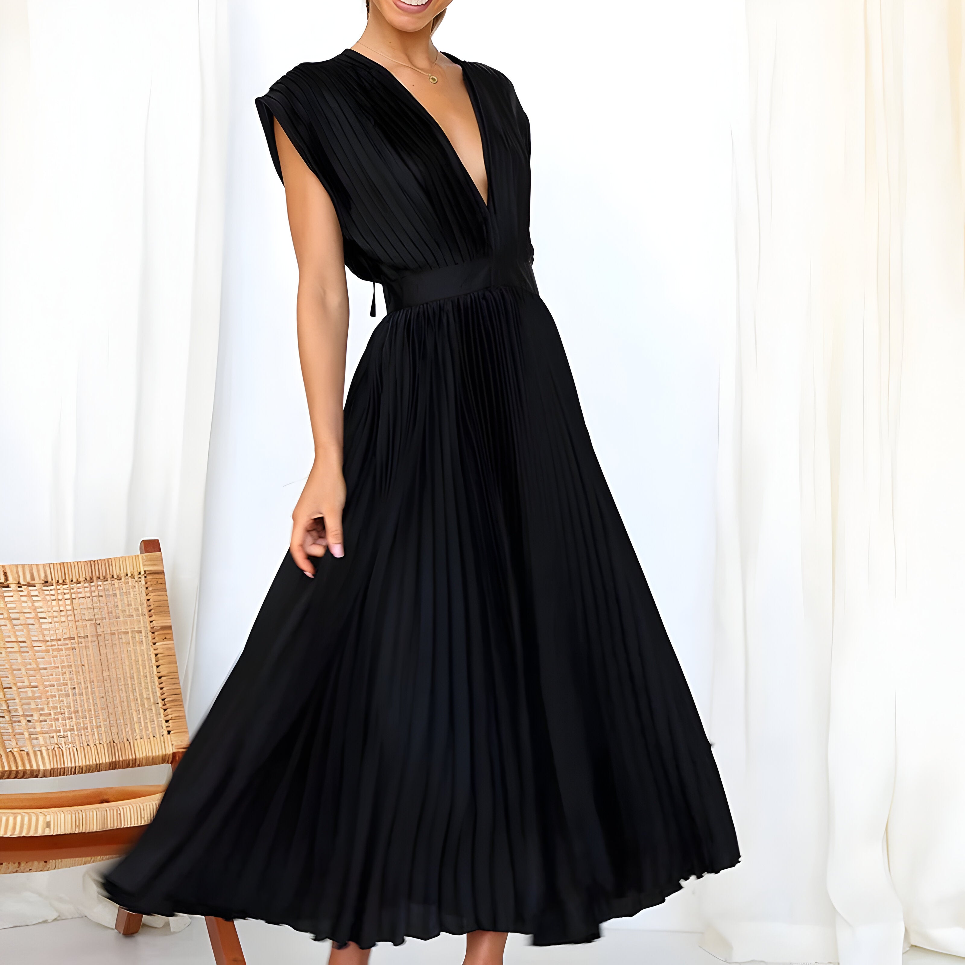 Atelier Élégance™ | Robe midi plissée à décolleté en V profond
