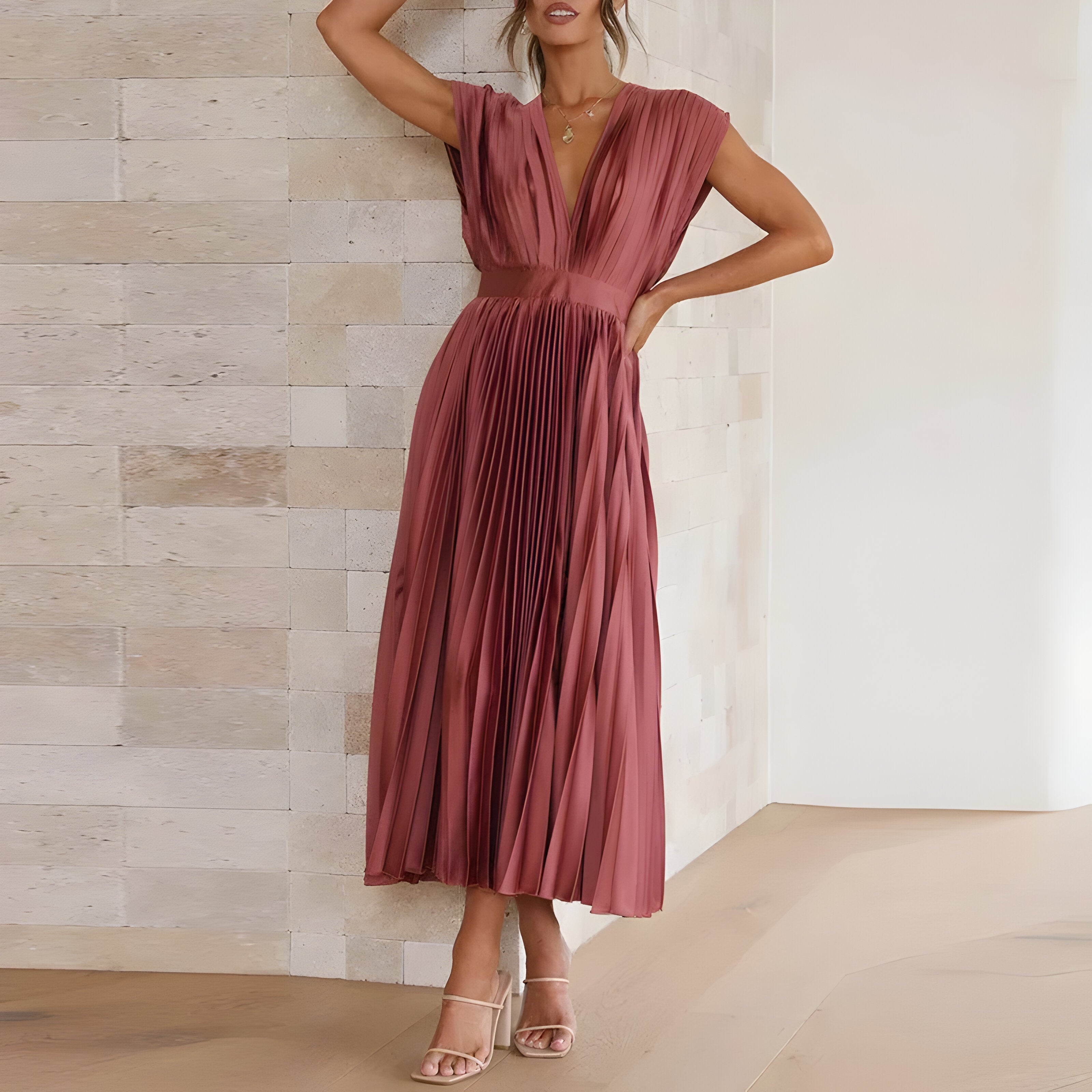 Atelier Élégance™ | Robe midi plissée à décolleté en V profond