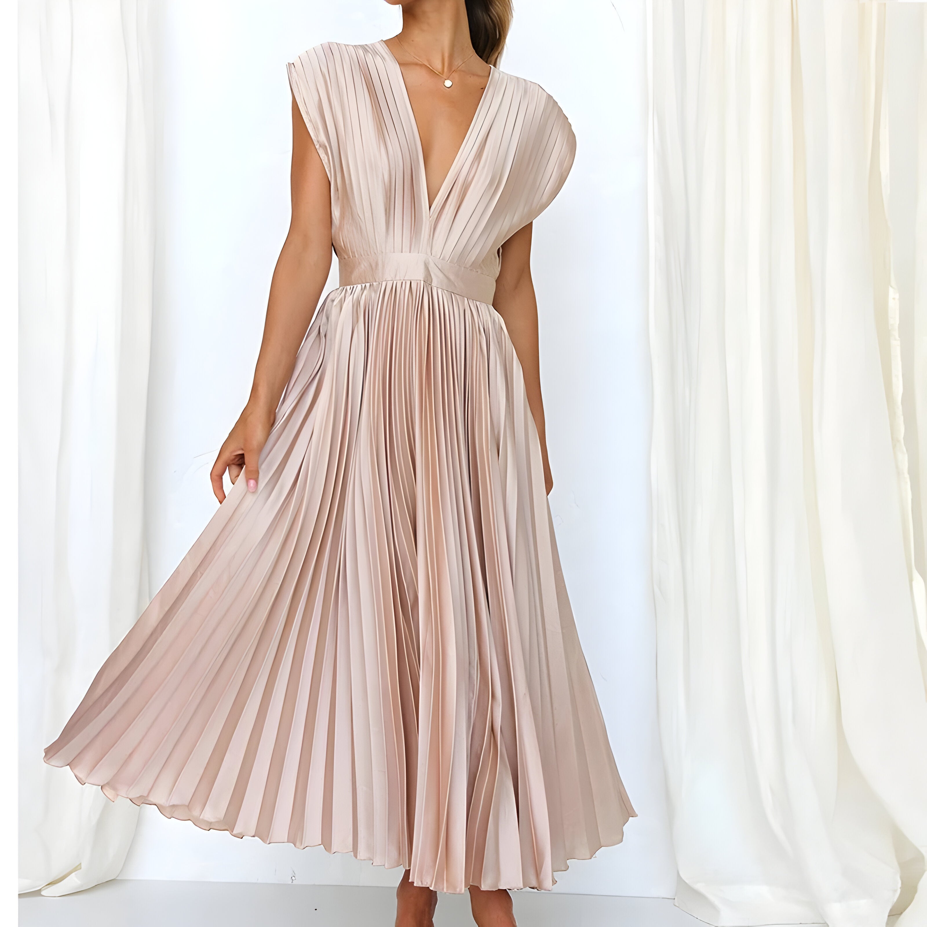 Atelier Élégance™ | Robe midi plissée à décolleté en V profond
