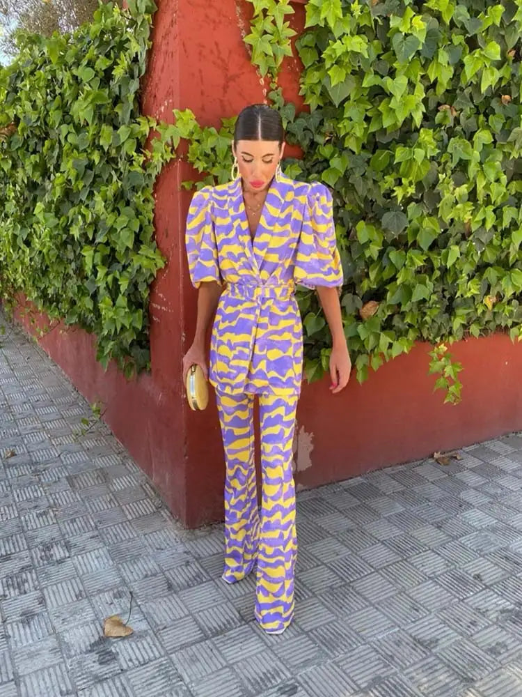 Atelier Élégance™ | Costume Power en style Pop-Art