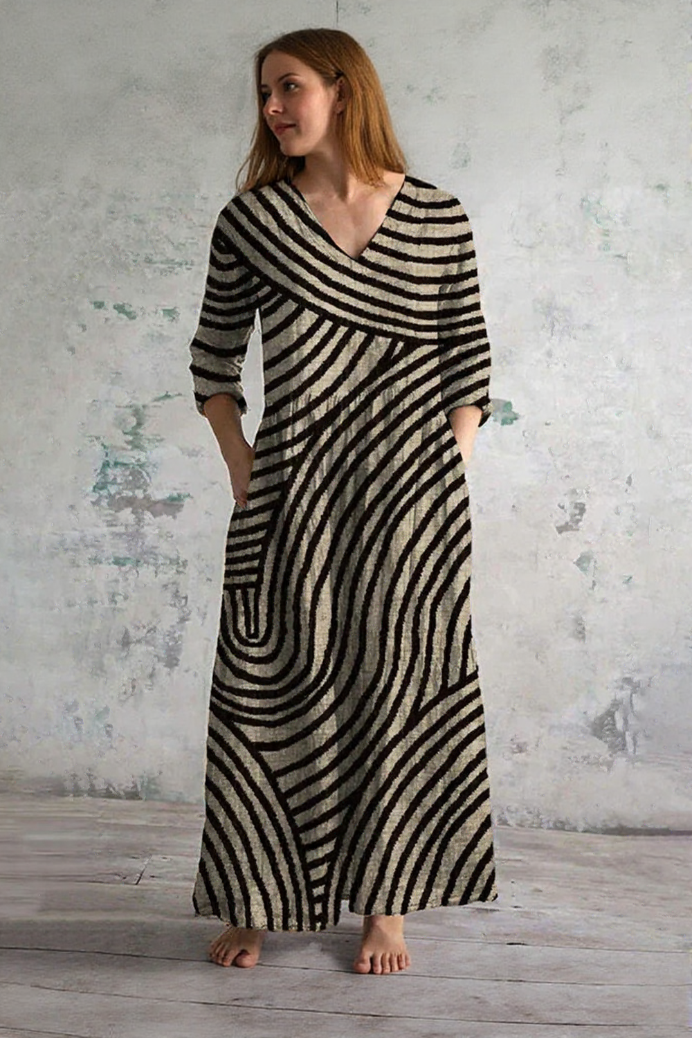 Atelier Élégance™ | Robe maxi rayée avec décolleté en V